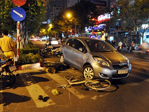 Tranh cai viec neu ten nguoi vi pham giao thong hinh anh