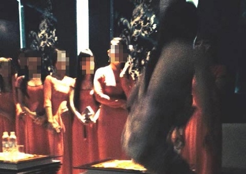 Theo chan khach Nhat 'thac loan karaoke' giua Sai Gon hinh anh