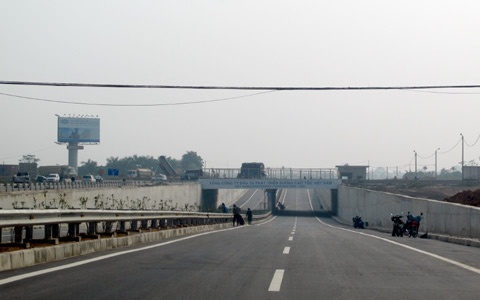 Toan canh cao toc Ha Noi di Vinh Phuc chi 45 phut hinh anh