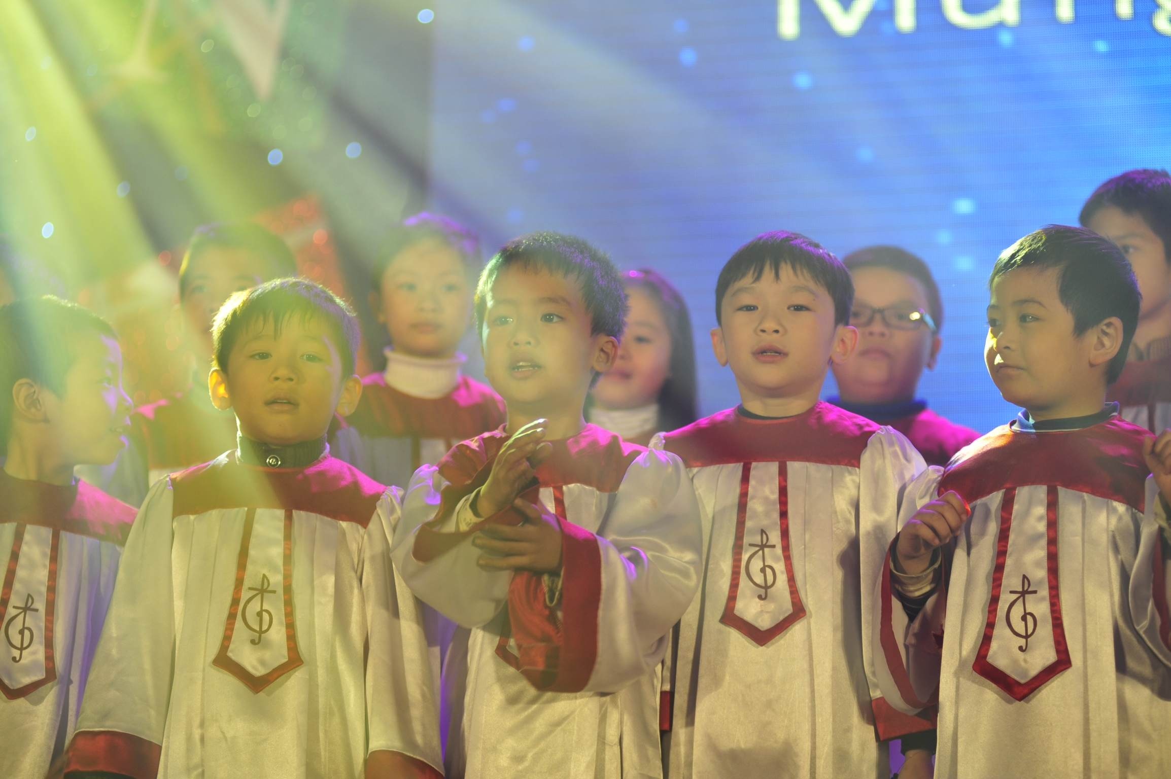 Giang sinh am ap trong khuc thanh ca o nha tho Tin Lanh hinh anh