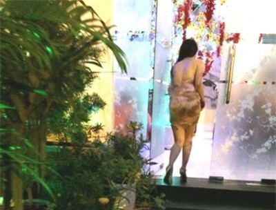 Cong nghe moc tien khach Nhat cua karaoke thac loan Sai Gon hinh anh