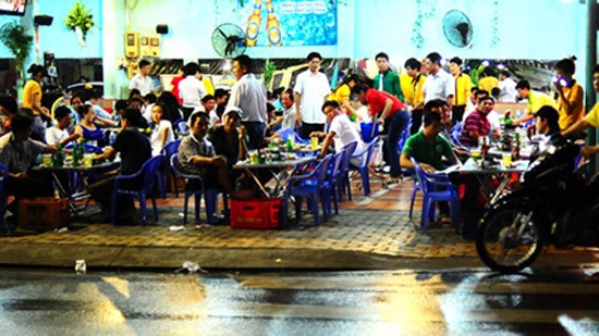 Nhau dem Noel 'quay' hang xom, dam chet anh re hinh anh