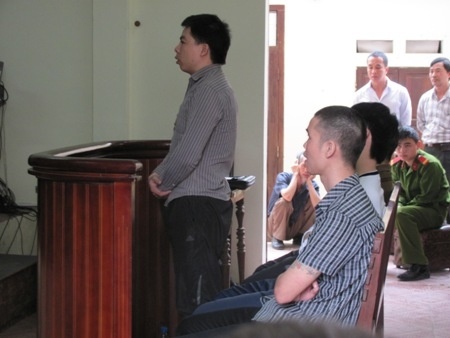 Xet xu 3 cuu canh sat tran tien gai mai dam hinh anh