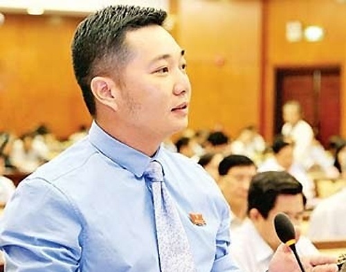 Ong Le Truong Hai Hieu len chuc Pho chu tich quan hinh anh