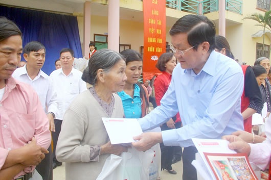 Se ky luat can bo chi sai tien qua Chu tich nuoc tang dan hinh anh