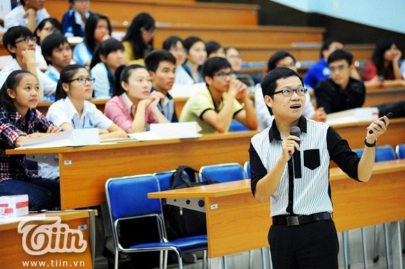 Thay giao 8X tung lot top 100 SV xuat sac nhat the gioi hinh anh