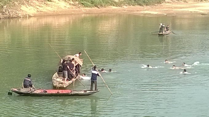 Tim thi the me duoi long song lanh 11 do C hinh anh