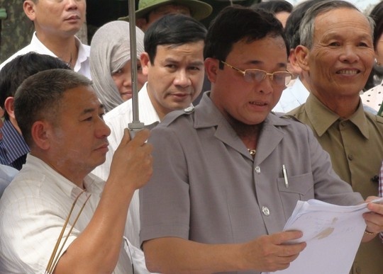 Truy to 'cau Thuy' va dong bon toi lua dao, xam pham mo ma hinh anh