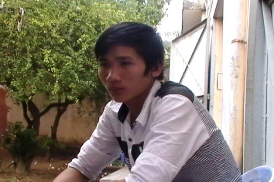 Tra tien kich duc bang… bom xang hinh anh