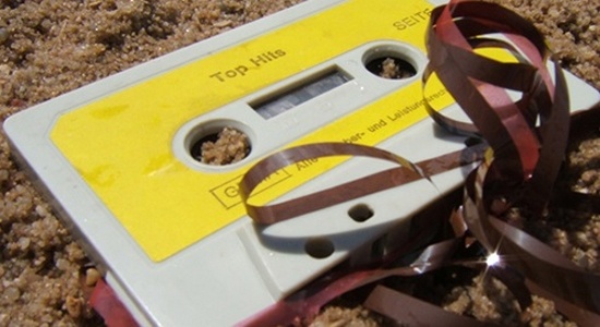 Qua cassette phat no, chong tu vong, vo con bi thuong hinh anh