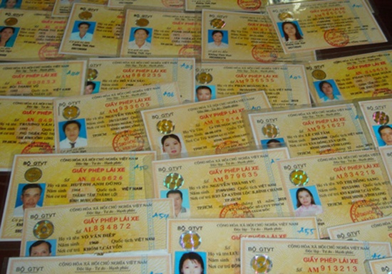 Tra giay phep lai xe tan nha khi nguoi dan co yeu cau hinh anh