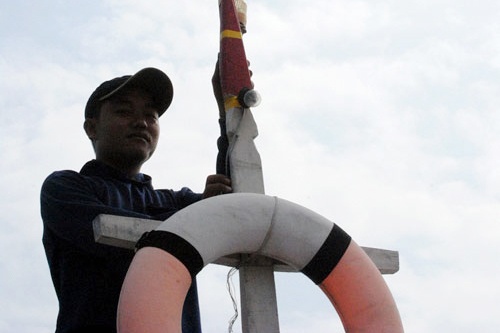 Doi ngu dan 8X tren bien Hoang Sa hinh anh