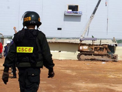 20 canh sat co dong lap ‘doanh trai’ tai Nha may Samsung hinh anh