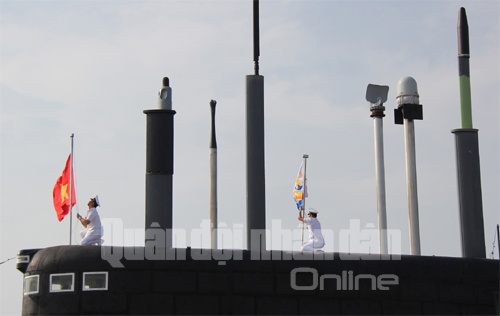 Le thuong co tren tau ngam Kilo dau tien cua Viet Nam hinh anh