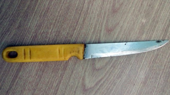 Bi bo vo mang, con re dung dao dam bung tu sat hinh anh