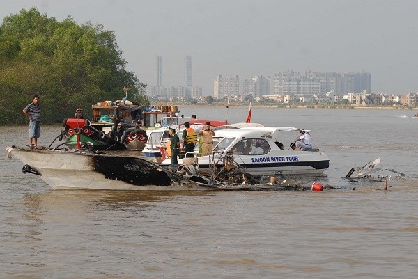 Cong ty tau canh ngam phai boi thuong cho khach sau vu chay hinh anh