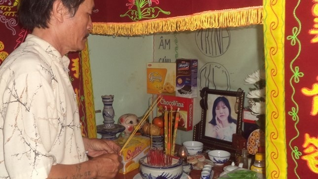 Nu bi can chet khi tam giam: Gia dinh khieu nai hinh anh