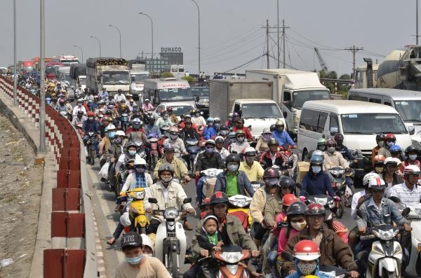 Ve mien Tay, di duong nao de tranh ket xe? hinh anh