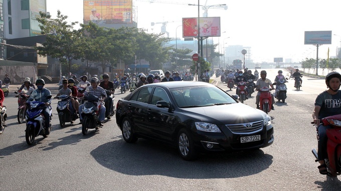 Hai dau cau vuot Hang Xanh lon xon ngay dau thong xe may hinh anh