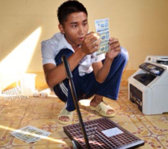 In hang ngan to tien gia de mua ve so hinh anh