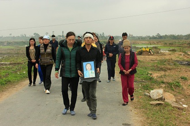 Hai me con san phu tu vong do tac nuoc oi hinh anh