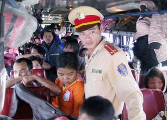 Nhung cuoc giai cuu hanh khach ‘nghet tho’ dip Tet hinh anh