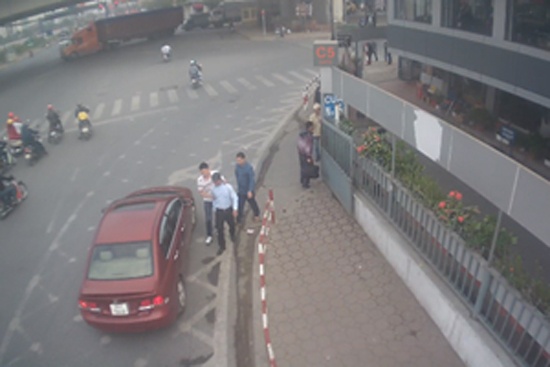 Clip bat giu 'co' xe treu gheo, danh hanh khach nu hinh anh