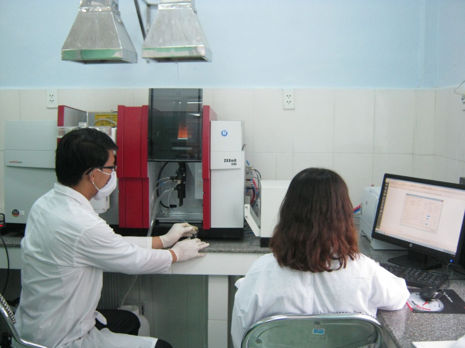 ‘Thoi an’ vi may phan tich kim loai bi hong hinh anh