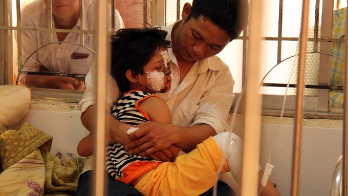 Me khoa cua, tu thieu cung hai con hinh anh