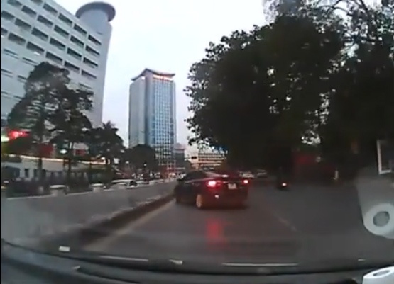 Xe hop danh vong nhu phim My o Ha Noi hinh anh