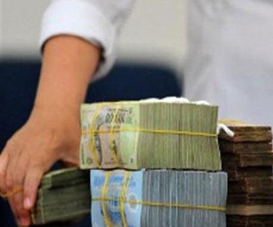 Hai nu cong an tham o tien ty hinh anh