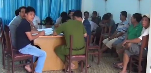 Pha truong ga o Hoc Mon, tam giu 30 nguoi hinh anh