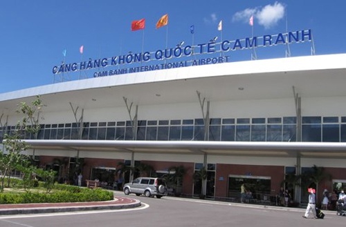 Du khach dot tu, may bay phai quay lai Cam Ranh hinh anh