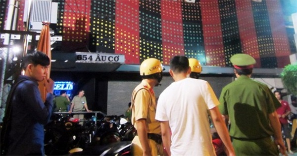 Nguoi bi truy na dung sung chong tra canh sat o quan karaoke hinh anh