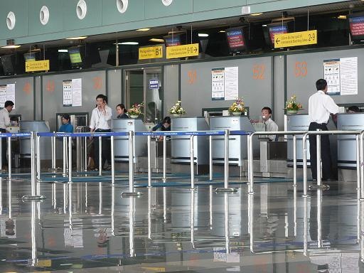 Trien khai luc luong canh sat tai cang hang khong Noi Bai hinh anh