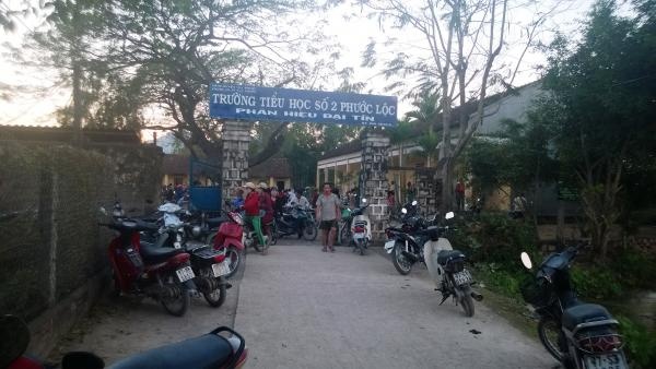 Sap tru do phong hoc, mot hoc sinh lop 4 tu nan hinh anh