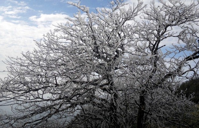 Bang tuyet phu trang dinh Phjia Oac o Cao Bang hinh anh