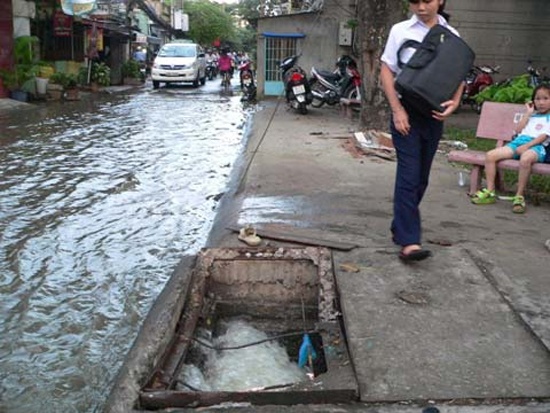 Clip nap cong lon, nho bay tri du kieu o Sai Gon hinh anh