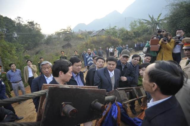 Phat hien diem yeu cua cau treo sap o Lai Chau hinh anh