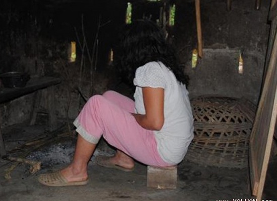 Thieu nu bi nguoi yeu lua 'ban' vao o nghien hinh anh