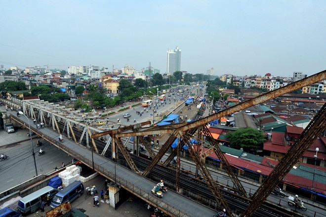 20 nam, cau Long Bien chua mot lan duoc son lai hinh anh