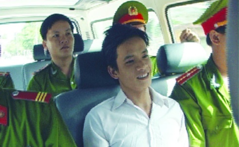 Toi ac cua ga tho may hinh anh