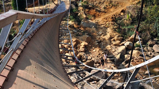 De nghi khoi to vu an lat cau treo Chu Va 6 hinh anh