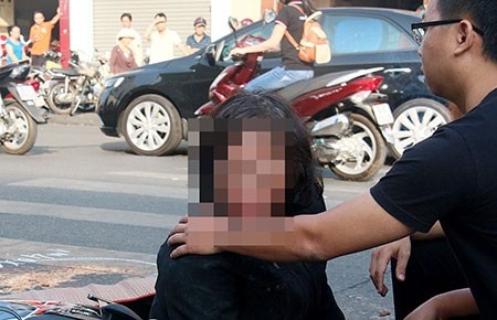 Noi dau tu xe buyt o Sai Gon hinh anh