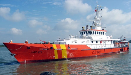 Ban dem dung tau tim kiem may bay mat tich hinh anh