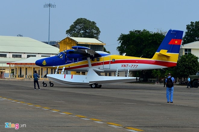 Trien khai luc luong, thiet bi tim kiem cuu nan ngay 12/3 hinh anh