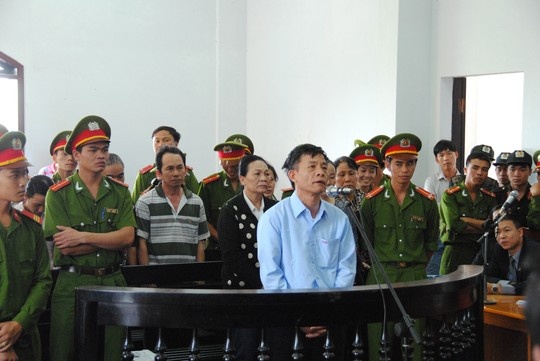 Nguyen giam doc VDB Dak Lak - Dak Nong lanh an tu hinh hinh anh