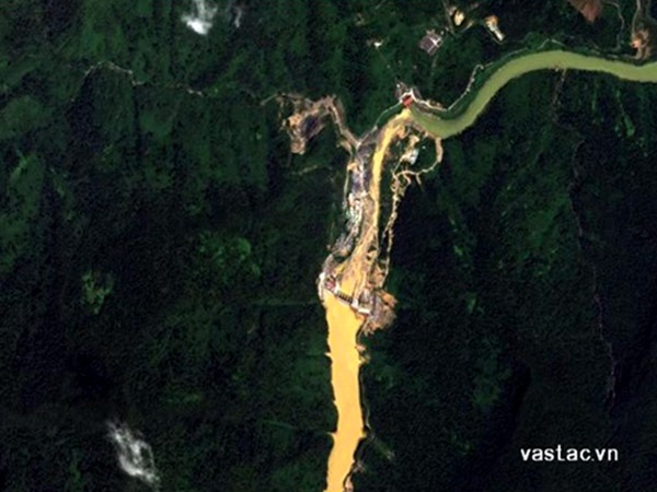 VNRED Sat-1 gui ve 15 anh chup khu vuc nghi Boeing mat tich hinh anh