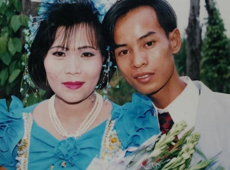 Nguoi dan ong mang hinh hai cua... coc hinh anh