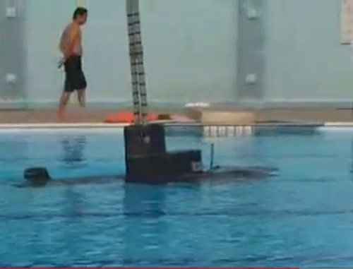 Clip tau ngam Yet Kieu boi trong be thu nghiem cua hai quan hinh anh